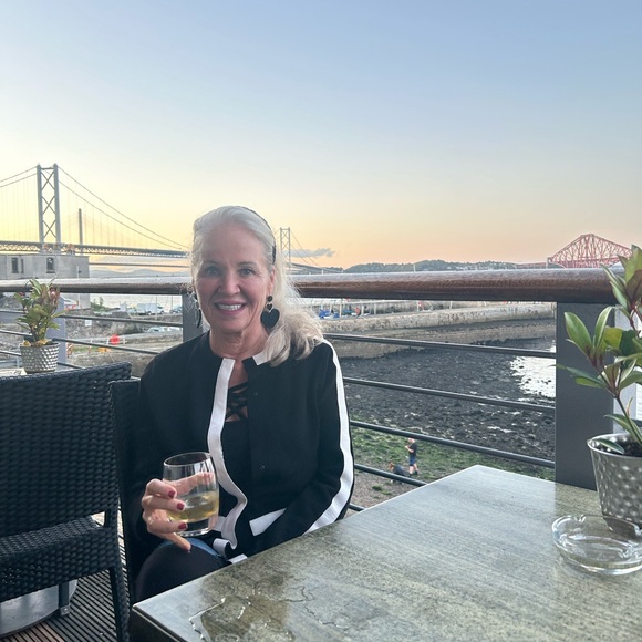 Meet your Posher, Betti - Picture 2 of 2